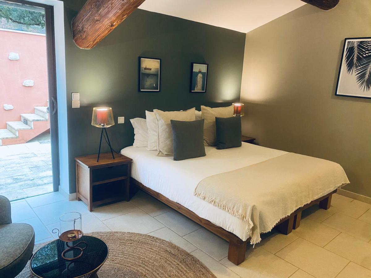 Le Jas De Joucas Hotel-Restaurant Bagian luar foto