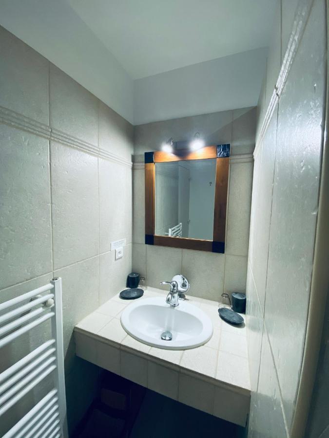 Le Jas De Joucas Hotel-Restaurant Bagian luar foto