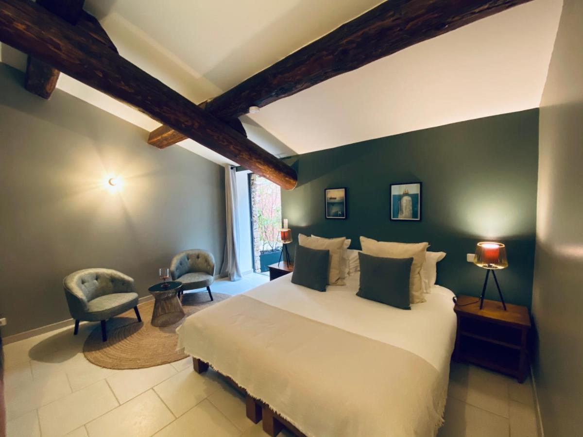 Le Jas De Joucas Hotel-Restaurant Bagian luar foto