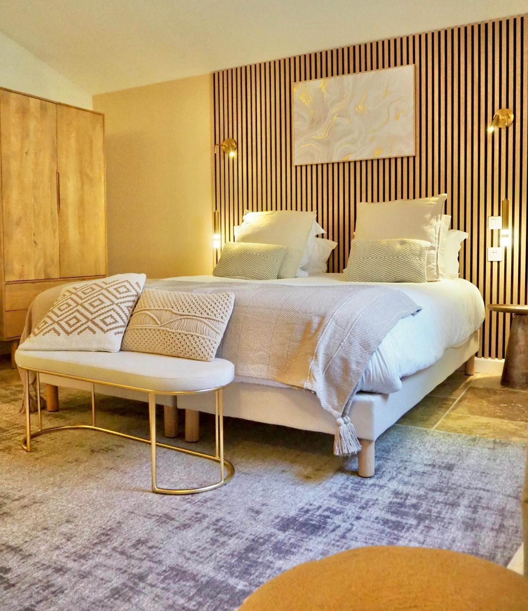Le Jas De Joucas Hotel-Restaurant Bagian luar foto
