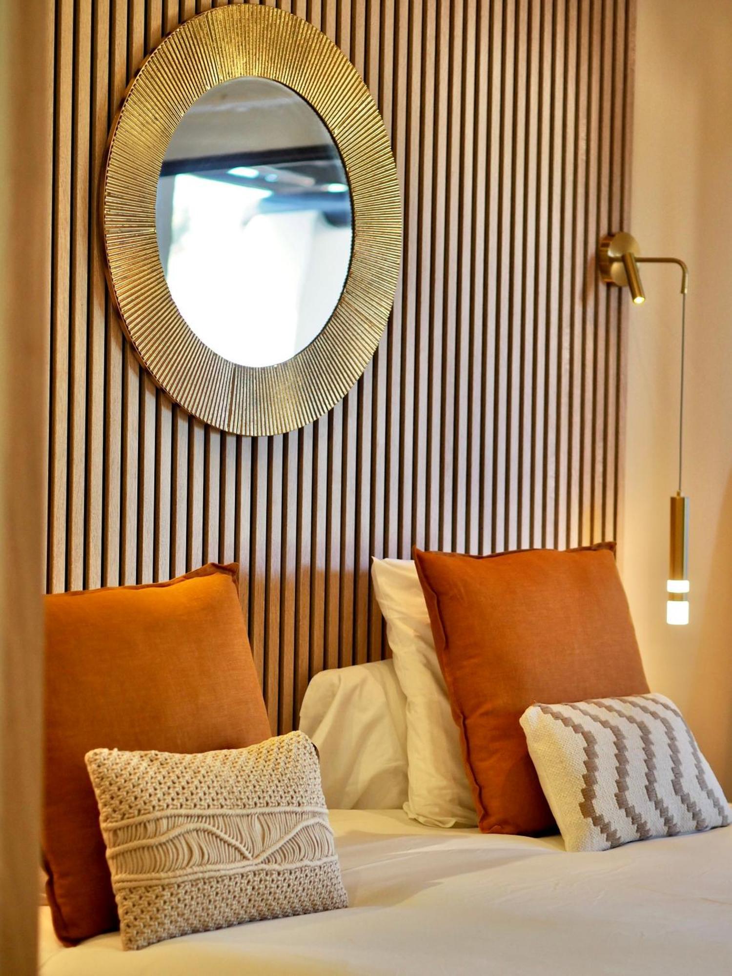 Le Jas De Joucas Hotel-Restaurant Bagian luar foto