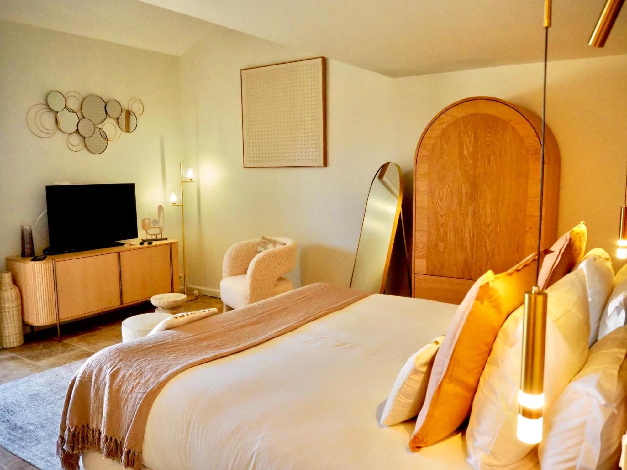 Le Jas De Joucas Hotel-Restaurant Bagian luar foto