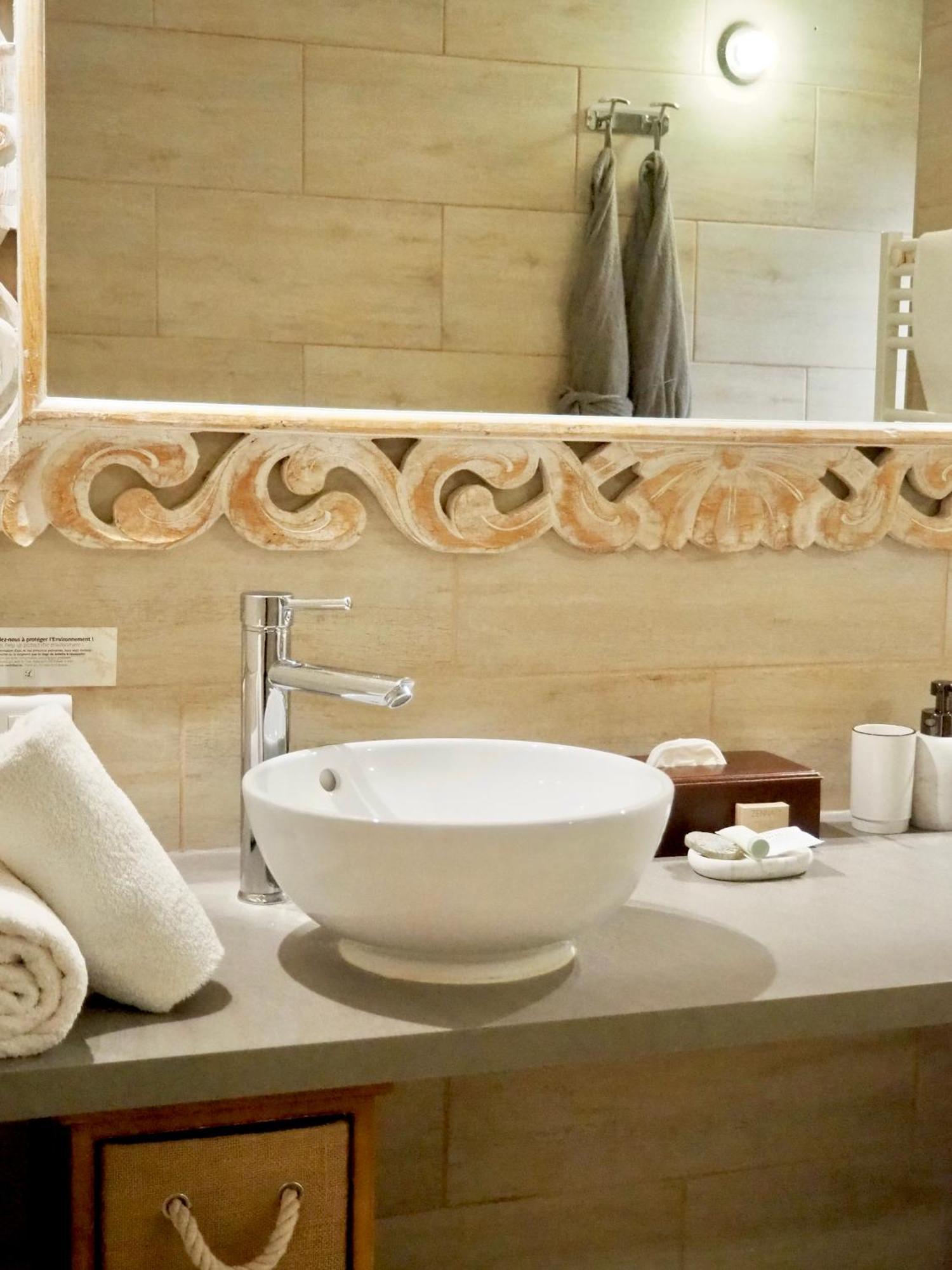 Le Jas De Joucas Hotel-Restaurant Bagian luar foto