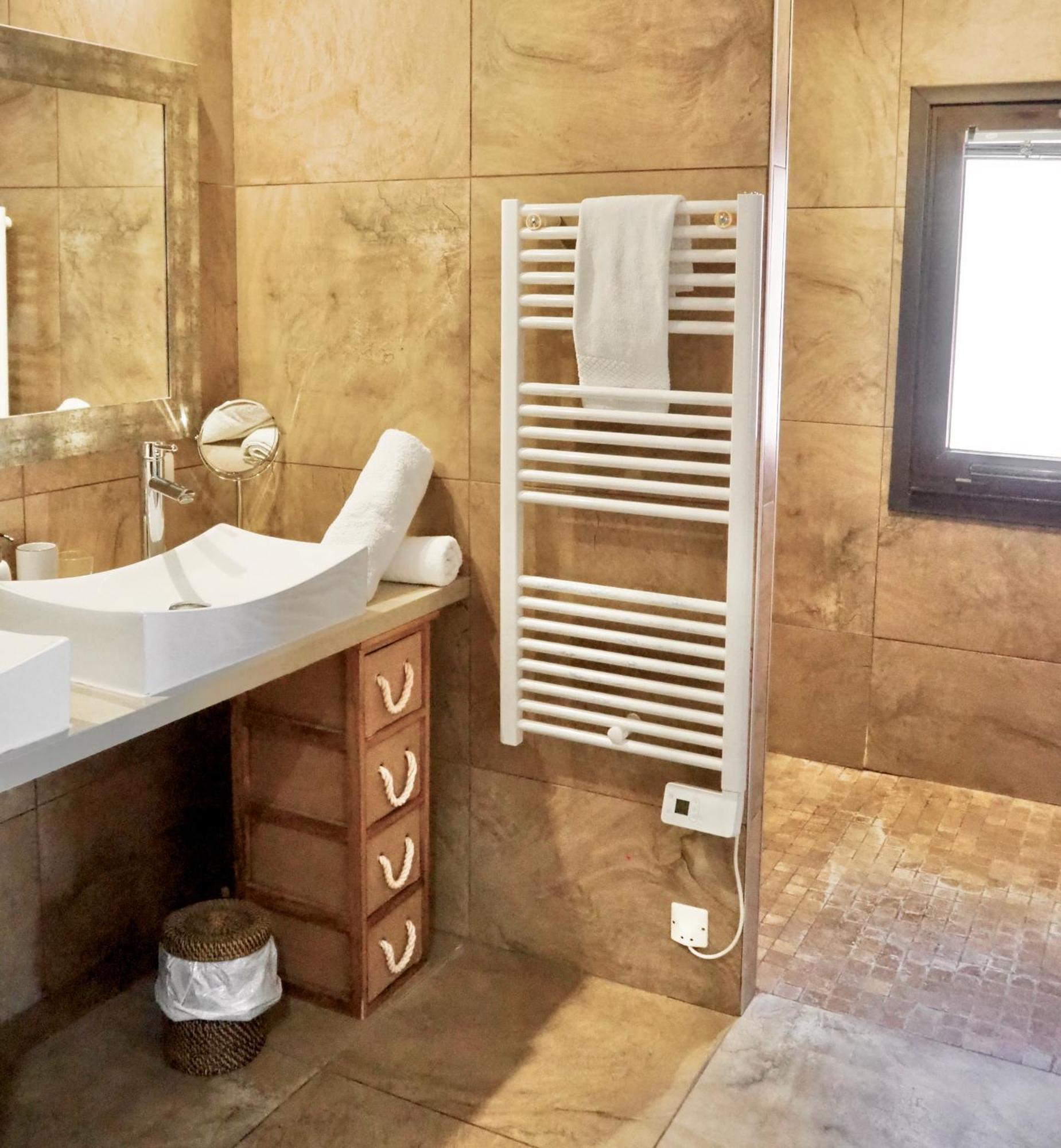 Le Jas De Joucas Hotel-Restaurant Bagian luar foto