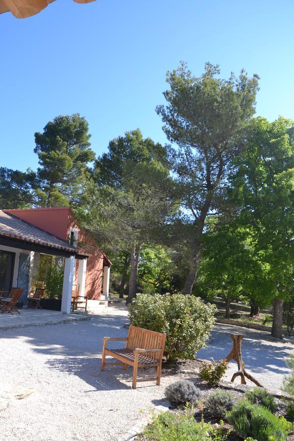 Le Jas De Joucas Hotel-Restaurant Bagian luar foto