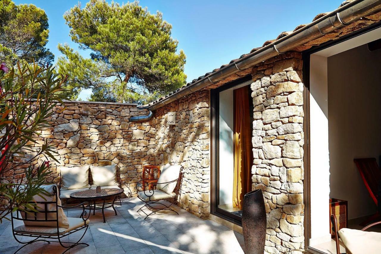 Le Jas De Joucas Hotel-Restaurant Bagian luar foto